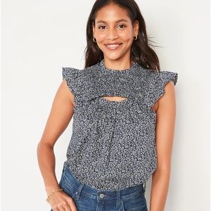 NWOT Old Navy Ruffle Blue/White Floral Blouse Flutter Sleeve Smocked Yok…